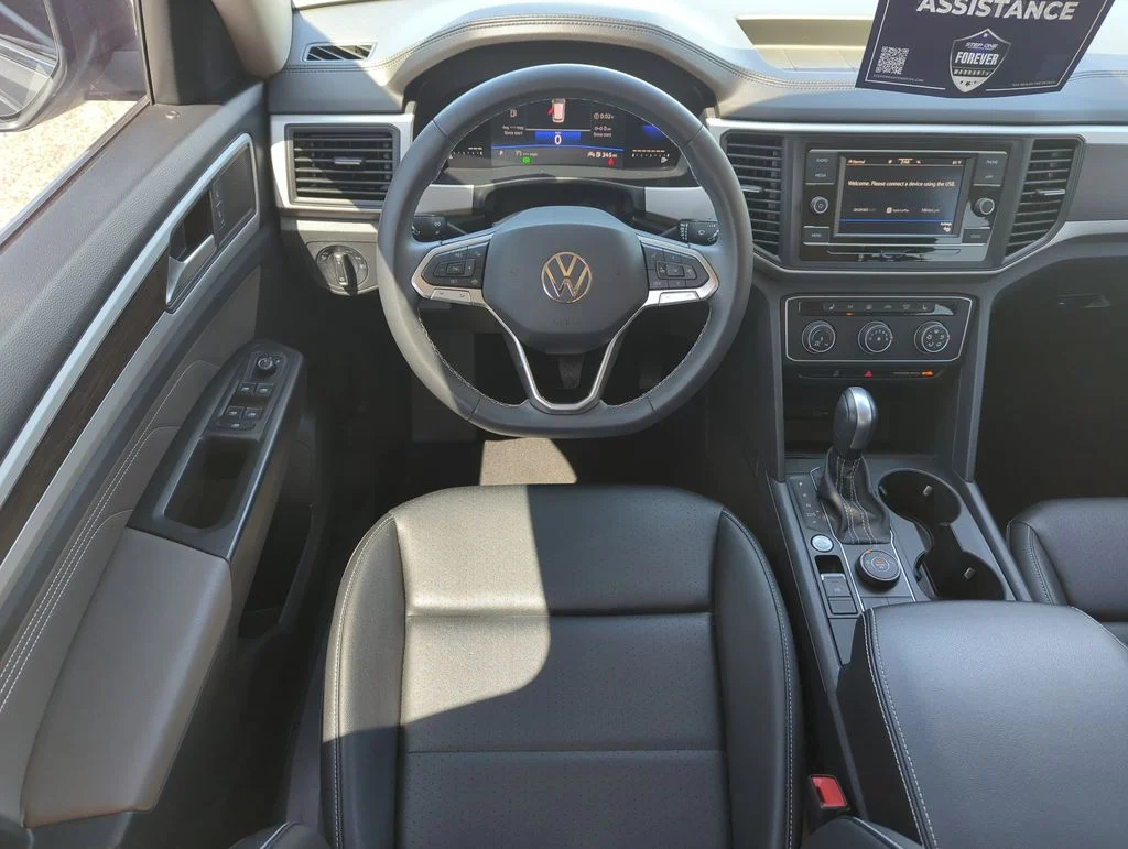 Used 2023  Volkswagen 2.0T SE image 14