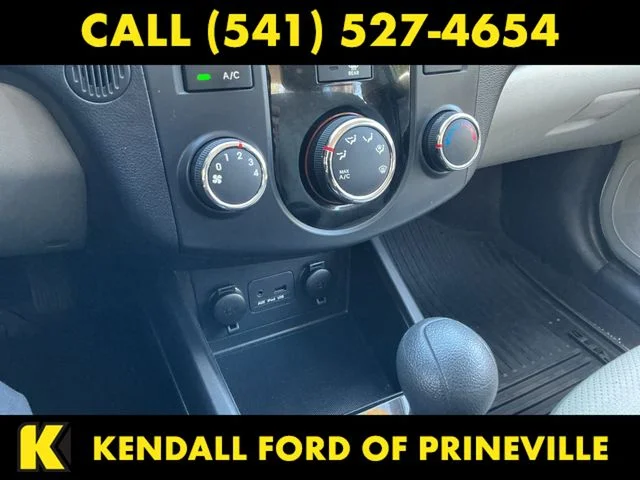Used 2010 White Kia EX image 21