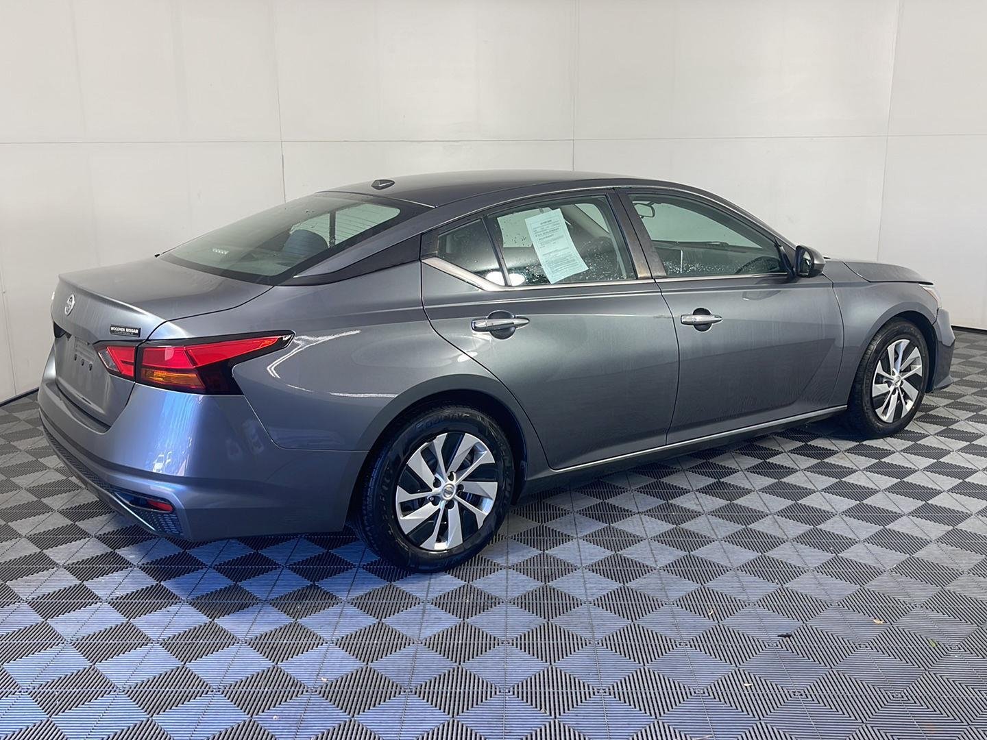 Used 2019 Gun Metallic Nissan 2.5 S image 6