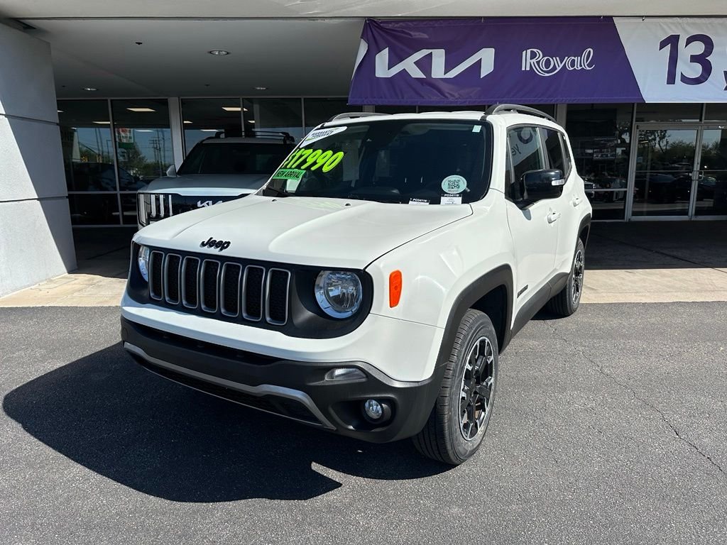 Used 2023 White Jeep Latitude image 20