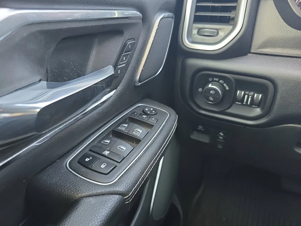 Used 2022 Diamond Black Ram Laramie image 17