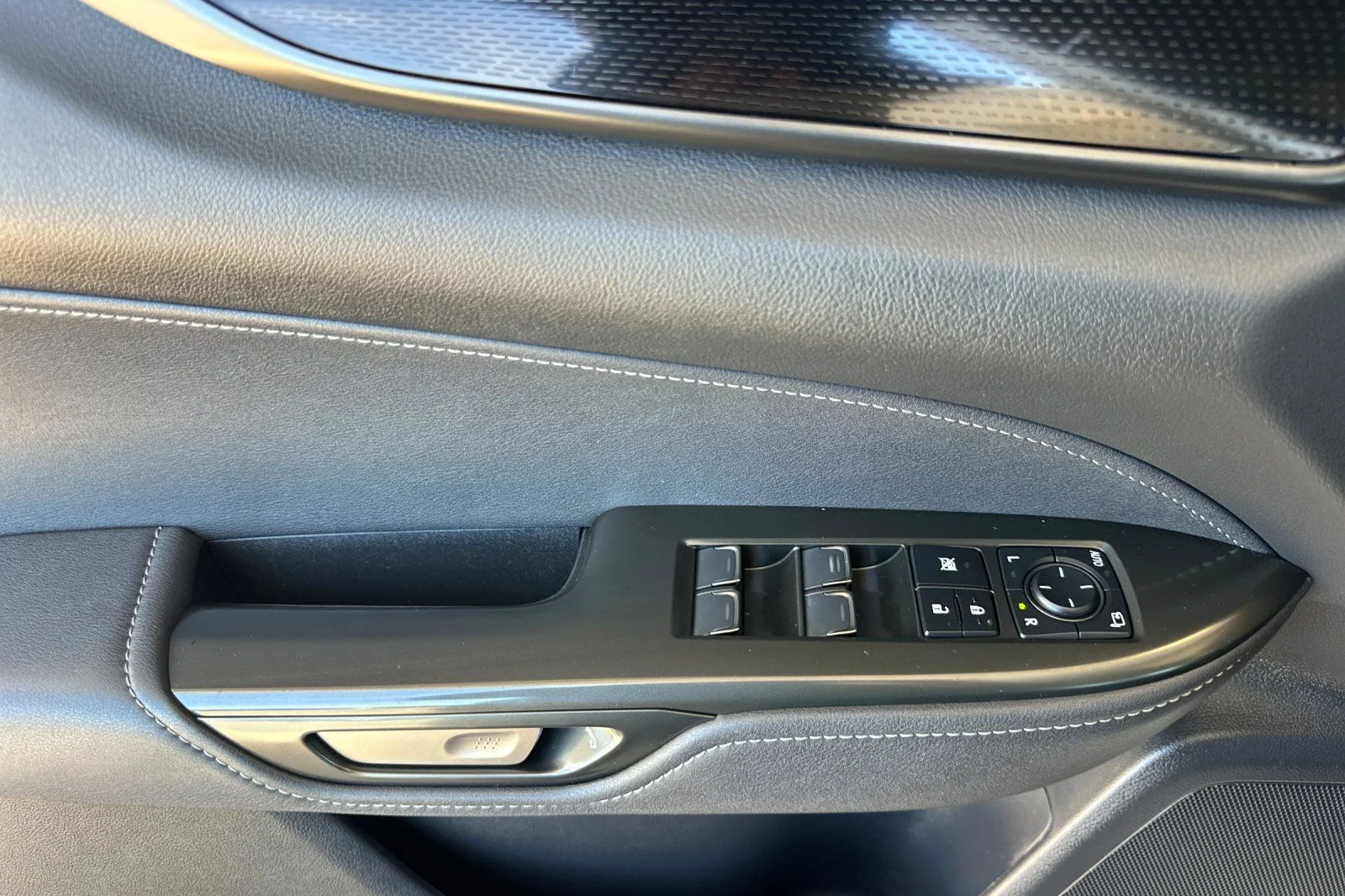 Used 2025 White Pearl Lexus 350h Base image 8