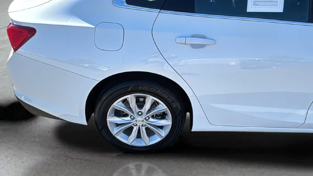 Used 2025 White Chevrolet LT image 35