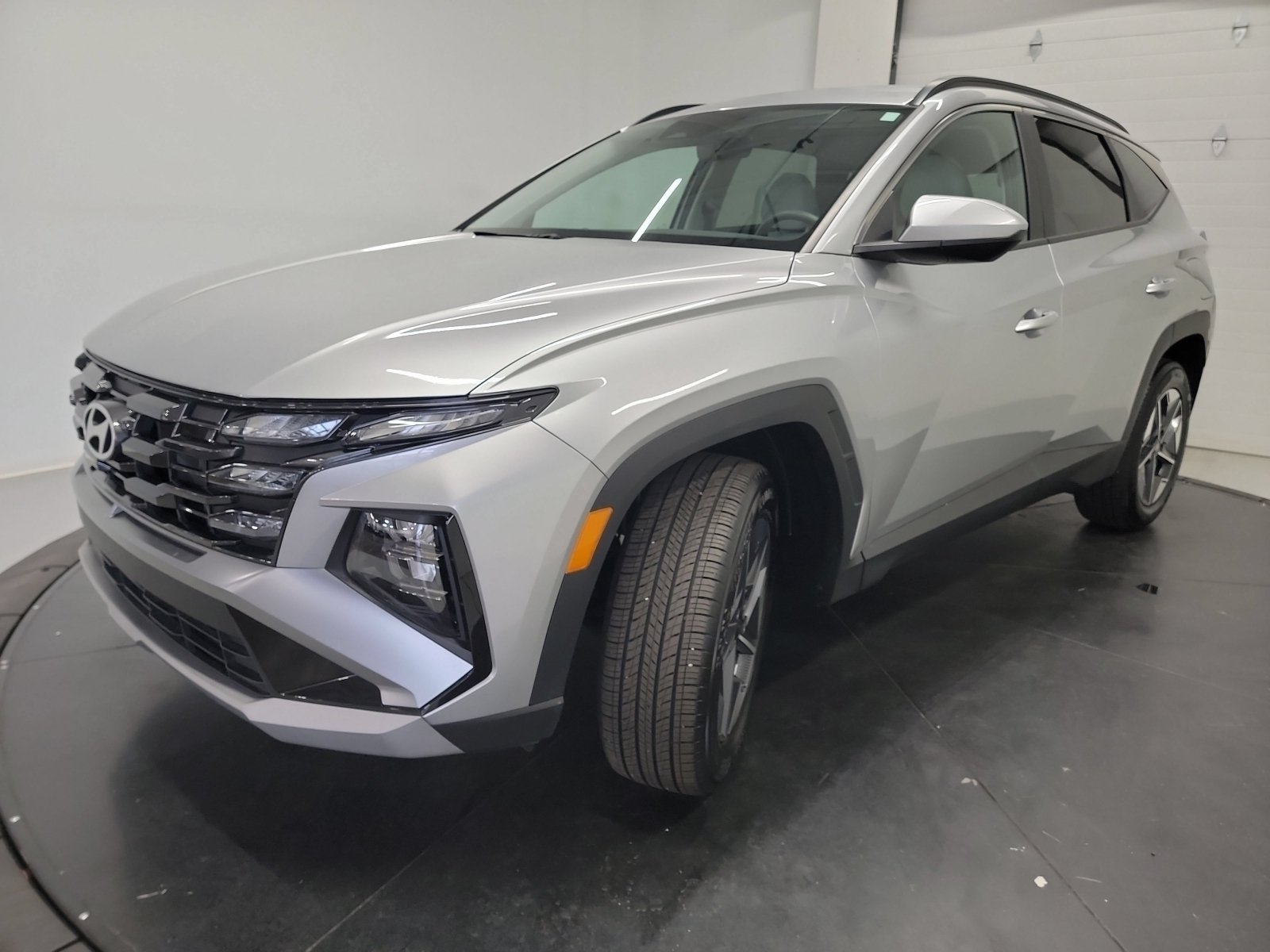 Used 2025 Shimmering Silver Hyundai SEL image 3