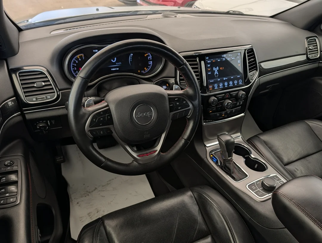 Used 2019 Green Jeep Trailhawk - - 4x4 - 5.7L HEMI V8 - Blind Spot Monitor - Backup Camera & More! image 27