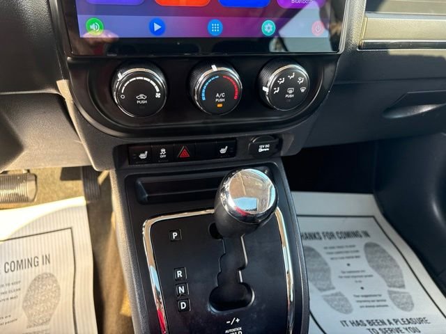 Used 2016 White Jeep Latitude image 25