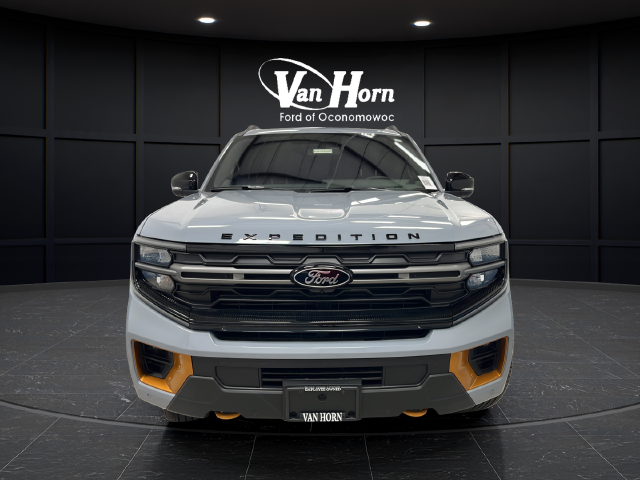 Used 2025 Gray Metallic Ford Tremor image 2