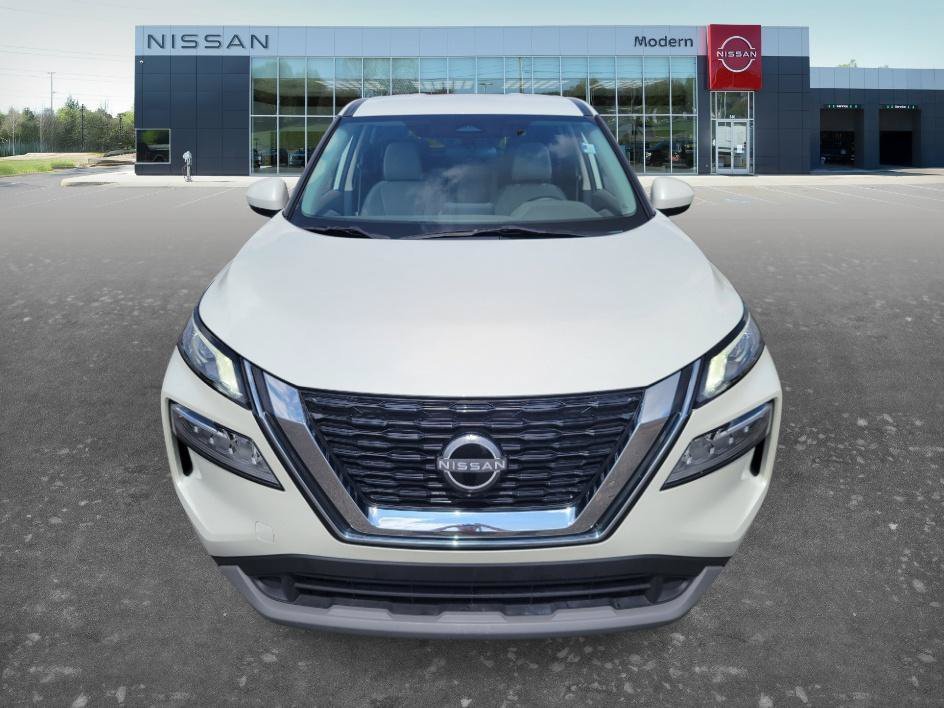 Used 2023 Pearl White Tricoat Nissan SV image 2