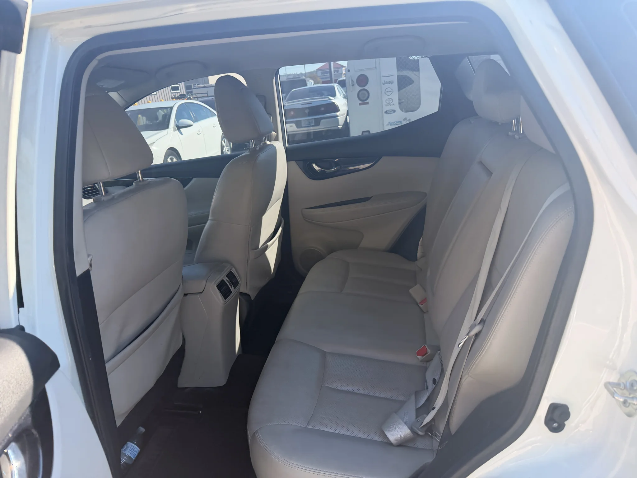 Used 2019 Pearl White Tricoat Nissan SL image 7