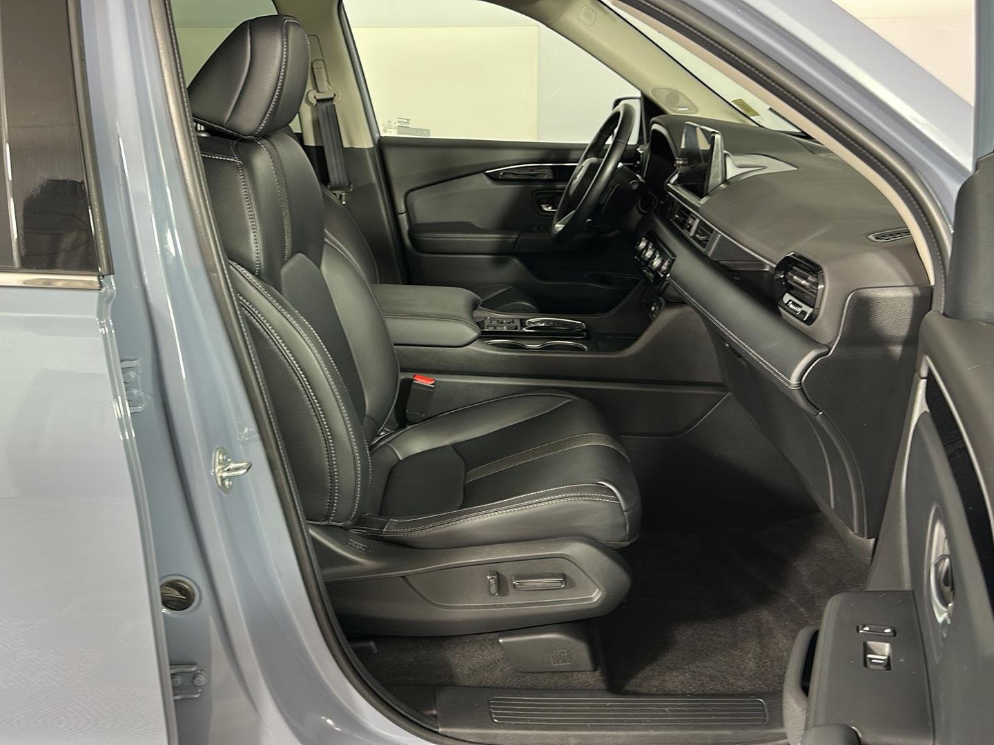 Used 2024 Sonic Gray Pearl Honda Touring image 30