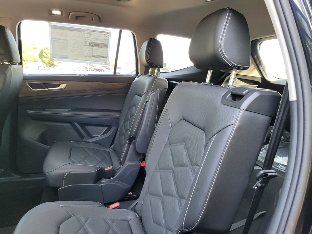 2025 Volkswagen Atlas SE w/Tech - Photo 14