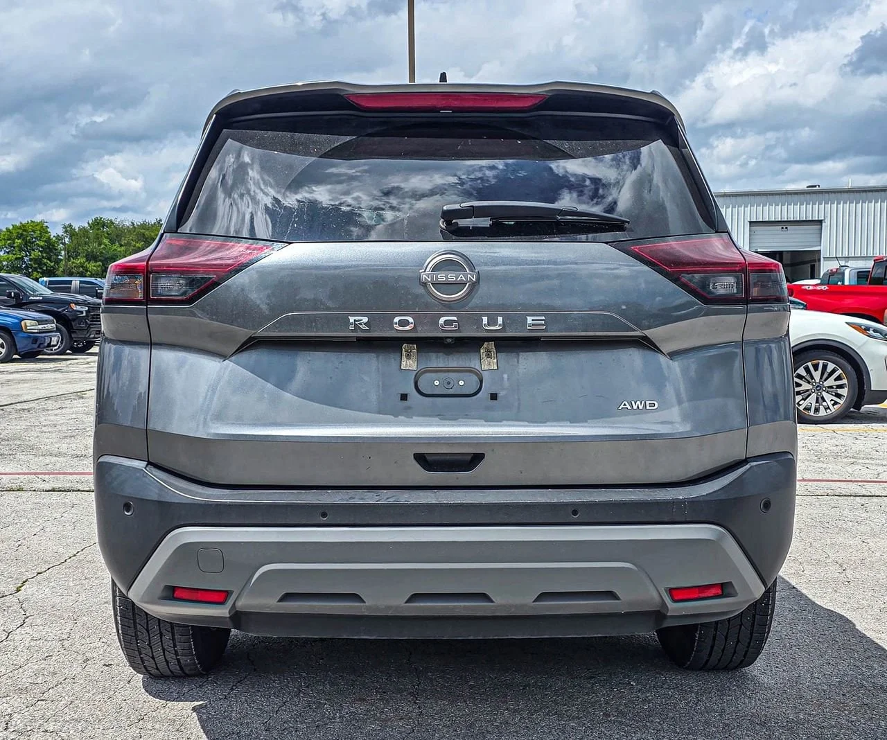 Used 2023  Nissan S image 4