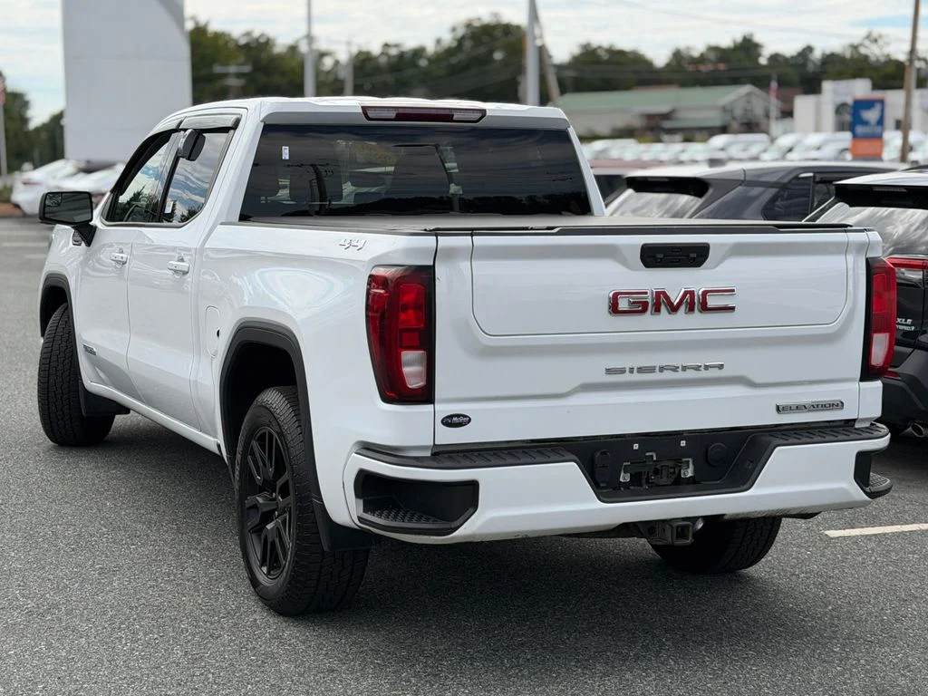 Used 2022 White GMC Elevation image 3