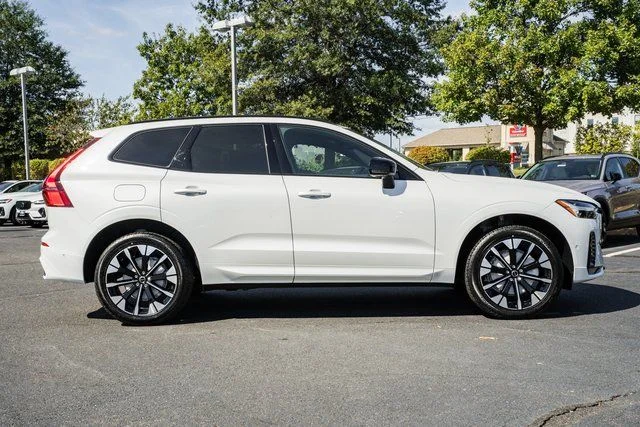 New 2026 Crystal White Volvo Plus image 3