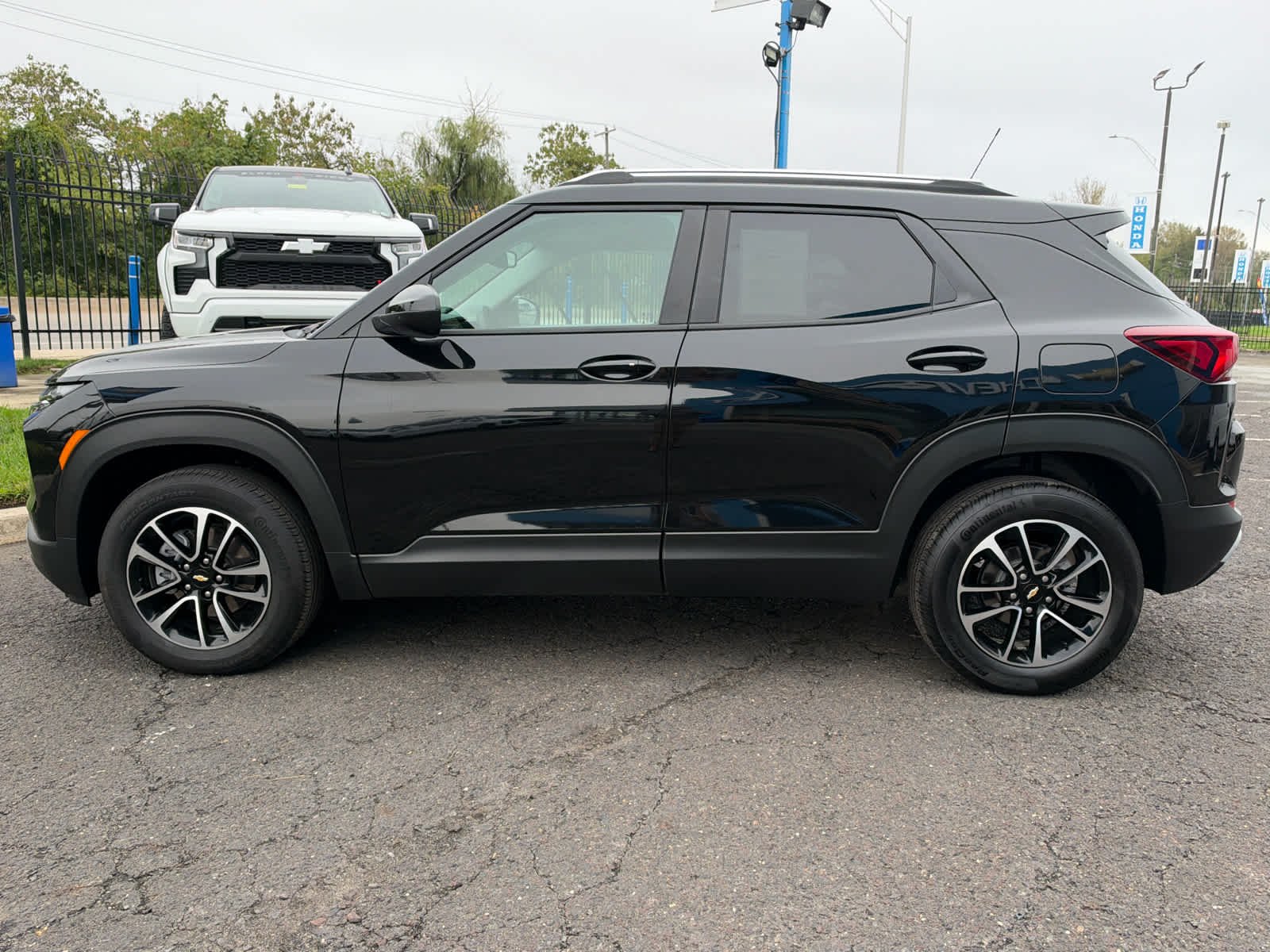 Used 2025 Mosaic Black Metallic Chevrolet LT image 7
