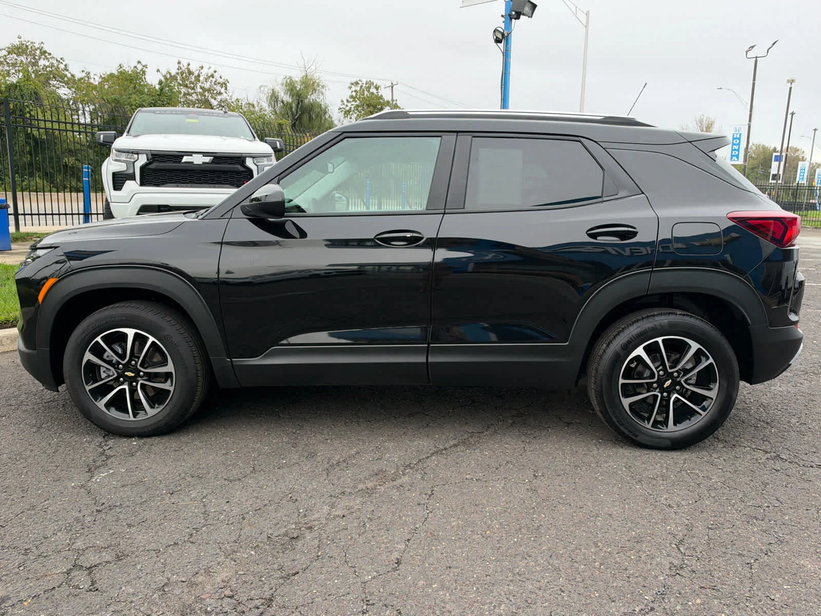 Used 2025 Mosaic Black Metallic Chevrolet LT image 7