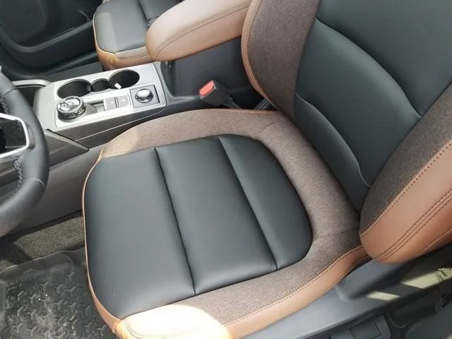 New 2025 Carbonized Gray Metallic Ford Outer Banks® image 18