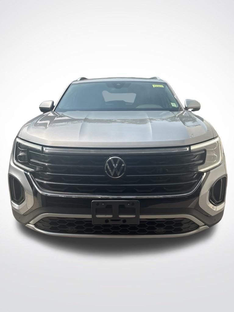Used 2024 Gray Volkswagen 2.0T SE w/Technology image 18