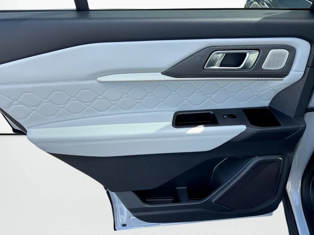 New 2027 Avalanche Gray Ford Platinum™ image 18