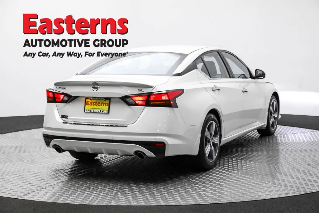 Used 2022 White Nissan 2.5 SL image 5