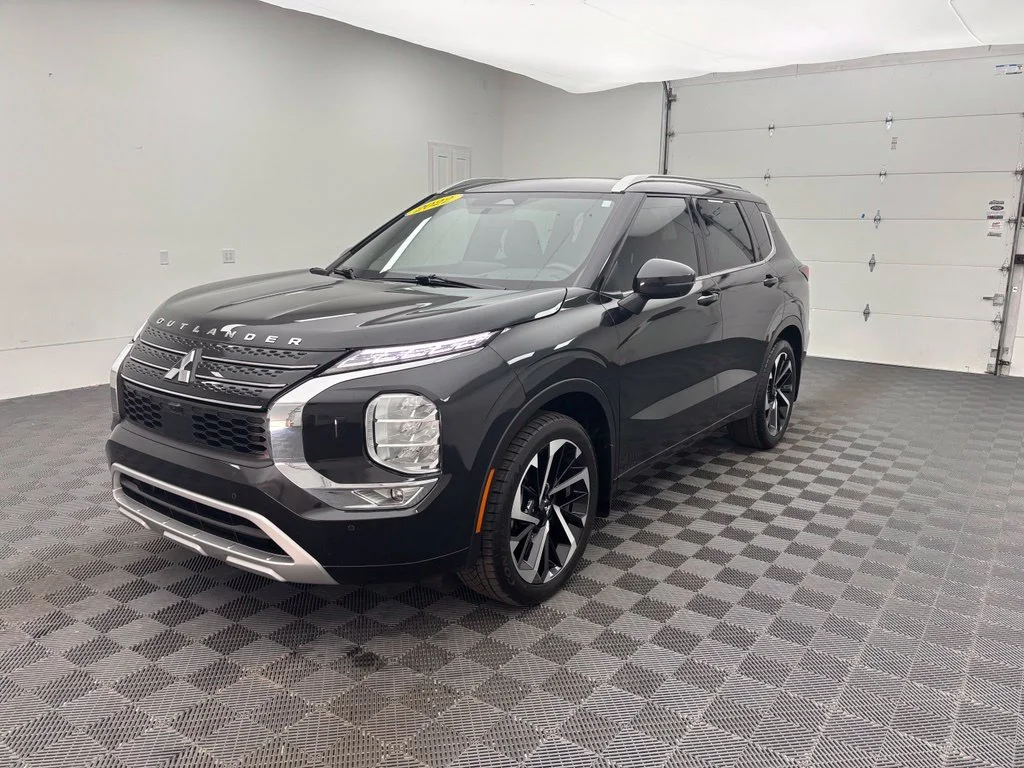 Used 2022 Black Mitsubishi SEL image 2