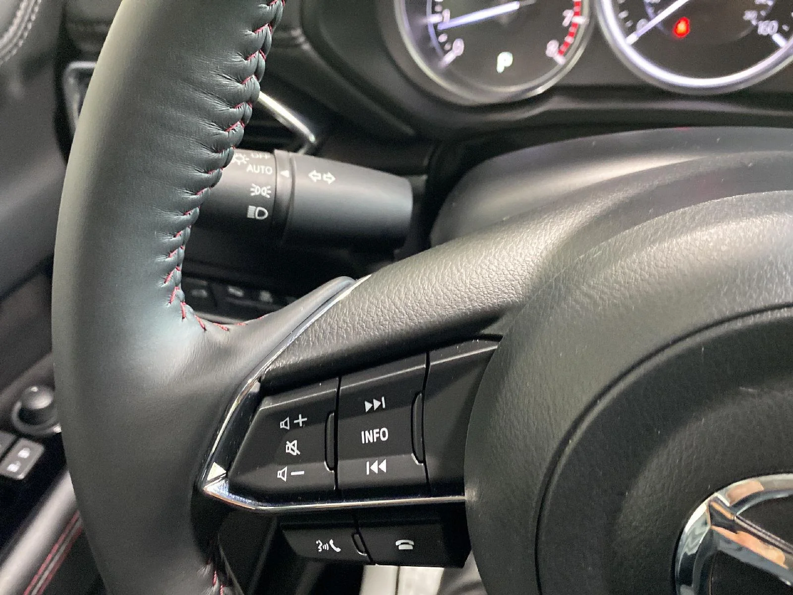 Used 2025 Rhodium White Metallic Mazda 2.5 S Carbon Edition image 29