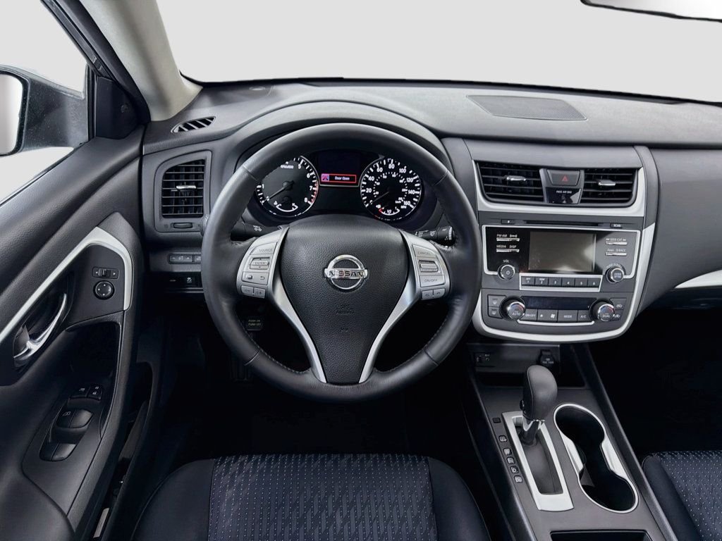 Used 2016 Gun Metallic Nissan 4dr Sedan I4 2.5 SV image 21