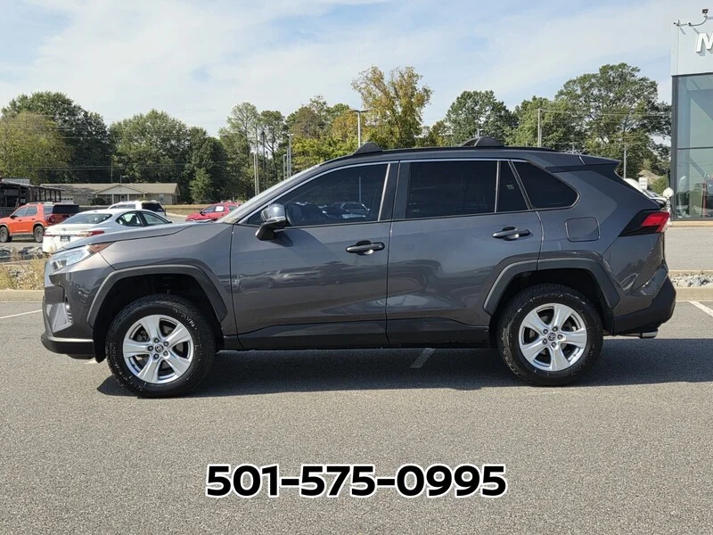 Used 2021 Magnetic Gray Metallic TOYOTA XLE FWD image 2