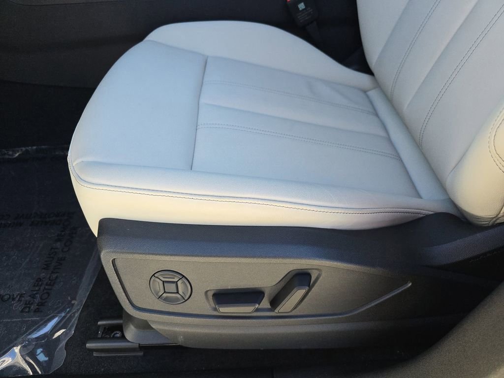 Used 2025 White Audi 2.0T Premium image 17