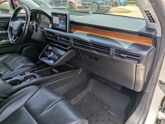 Used 2022 White Lincoln Reserve image 30