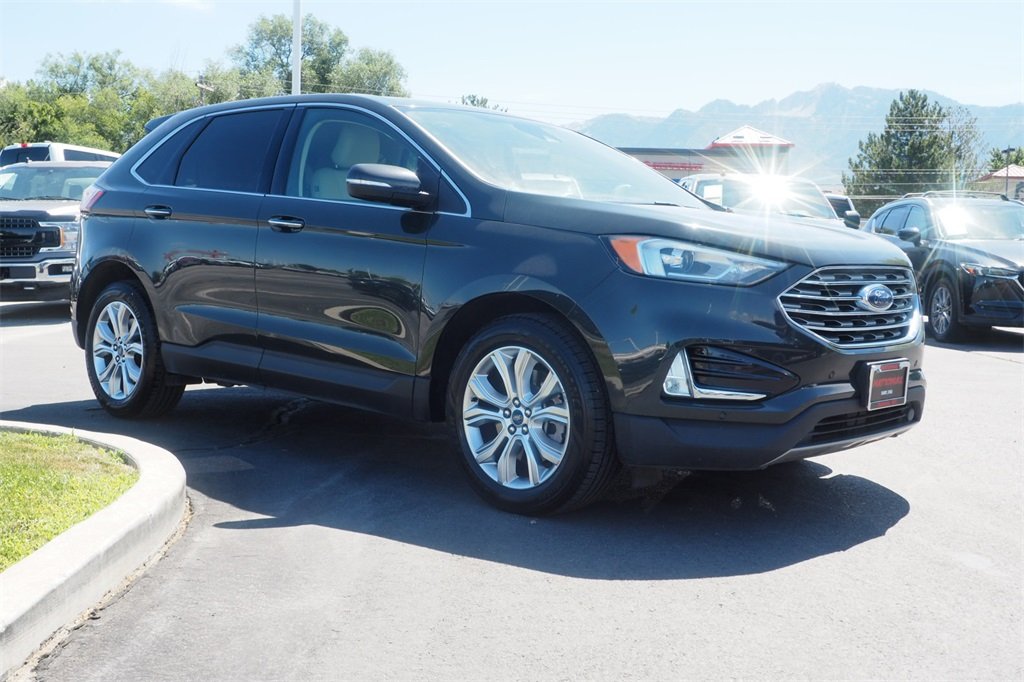 2022 Ford Edge Titanium photo 3