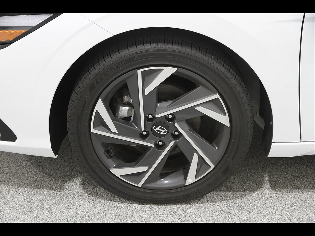 Used 2025 Serenity White Pearl Hyundai Limited image 21