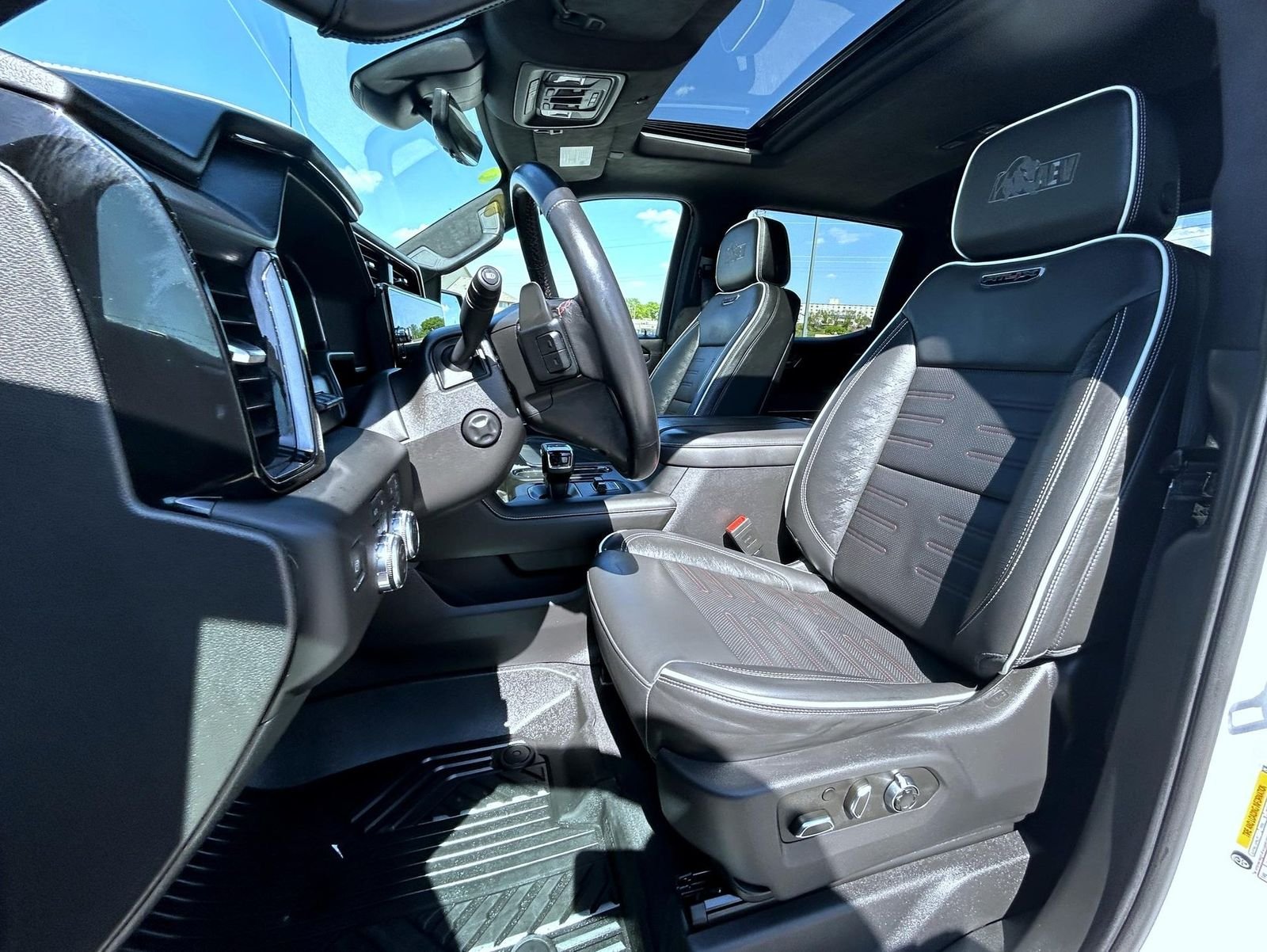 Used 2023 White GMC AT4X image 10