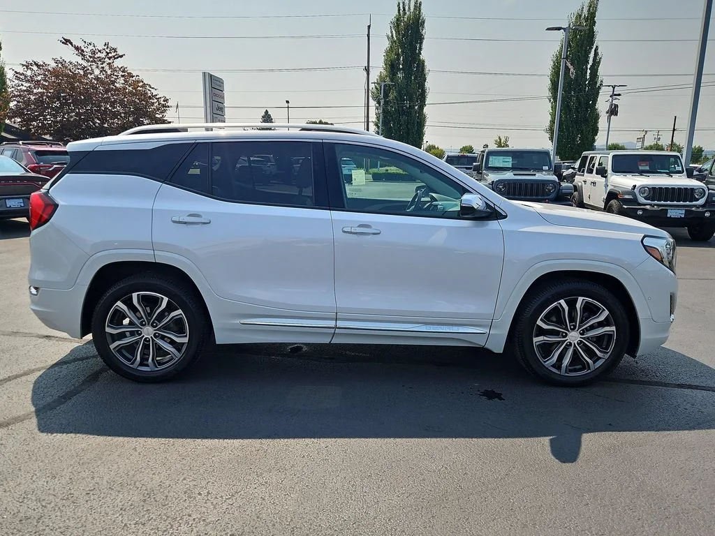 Used 2020 White Frost Tricoat GMC Denali image 7