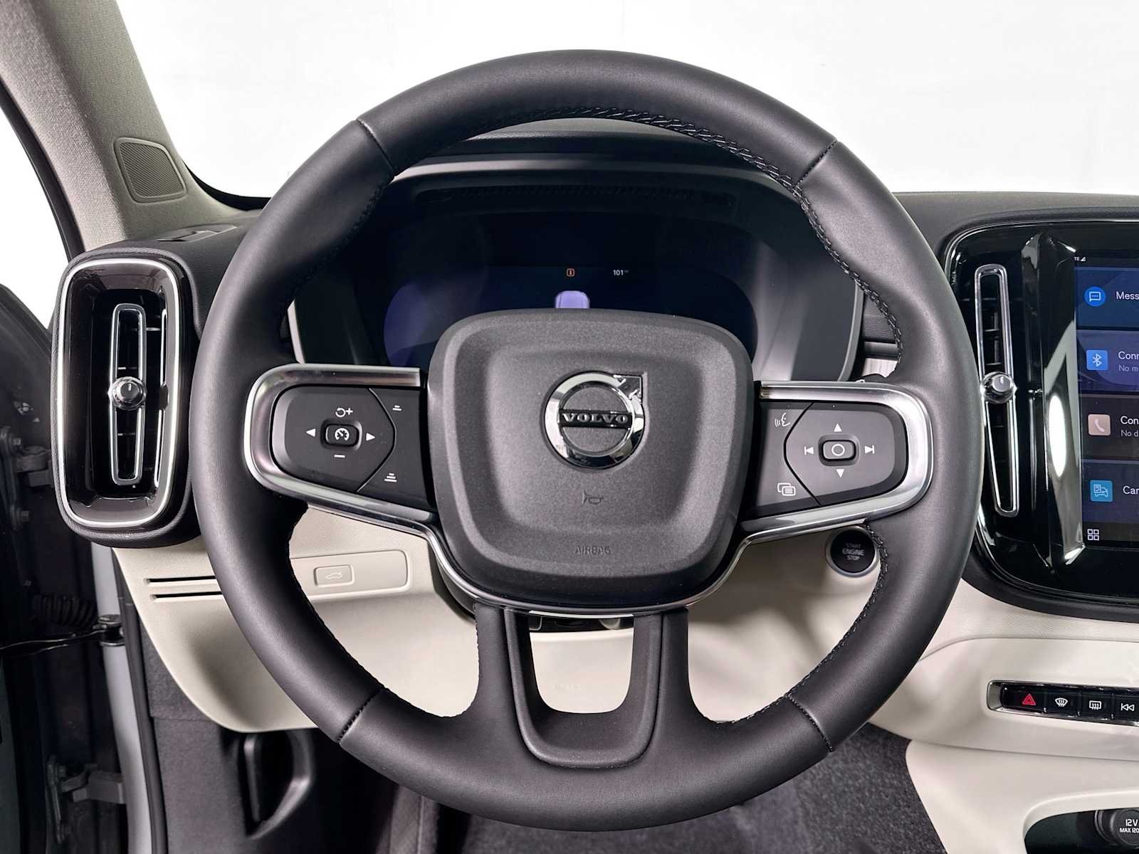 Certified Used 2025 Vapour Grey Volvo Ultra image 11