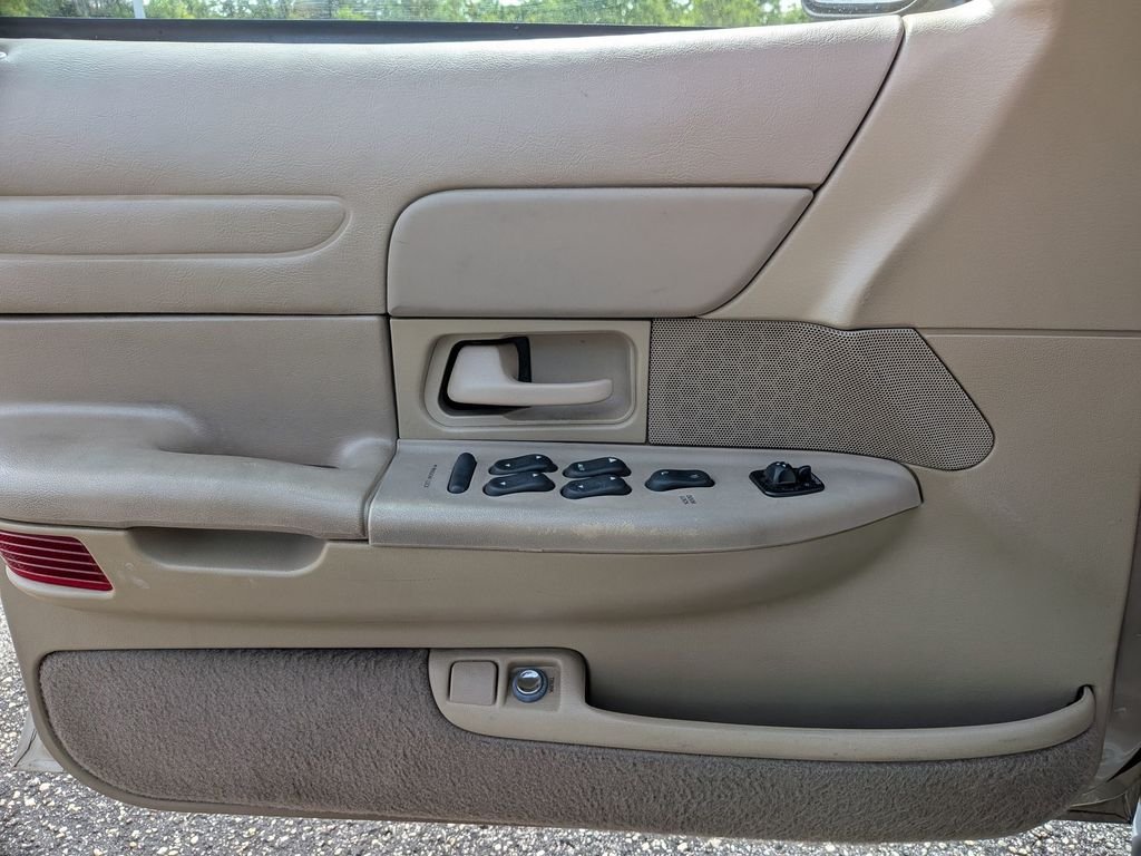 Used 1999 Light Prairie Tan Clearcoat Metallic Ford Base image 30