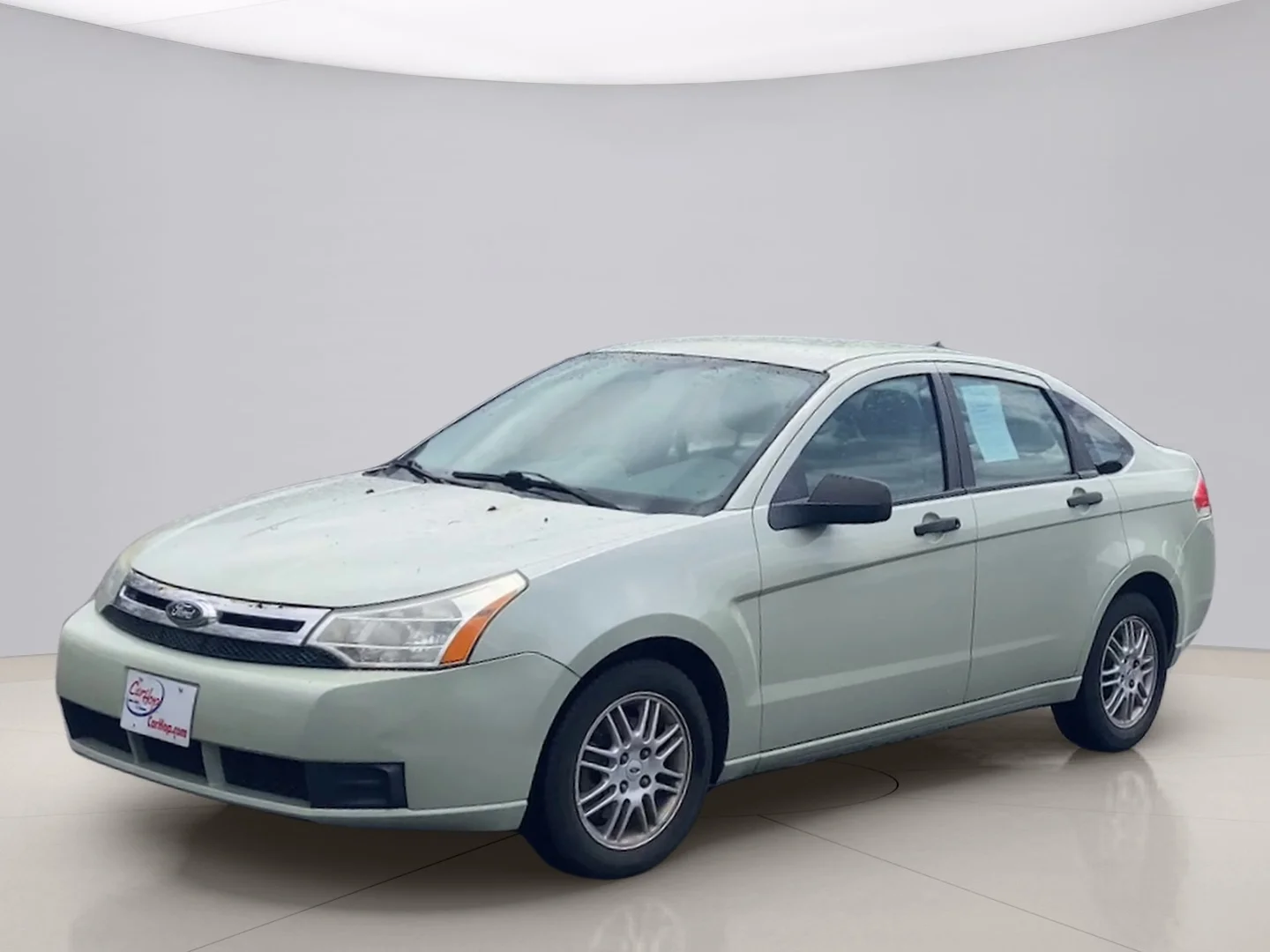 Used 2010 Green Ford SE image 1