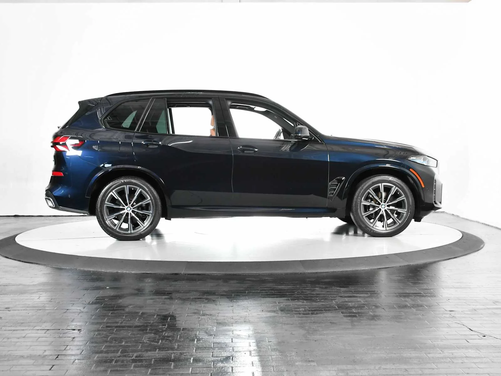 Used 2024 Carbon Black Metallic BMW xDrive40i image 7