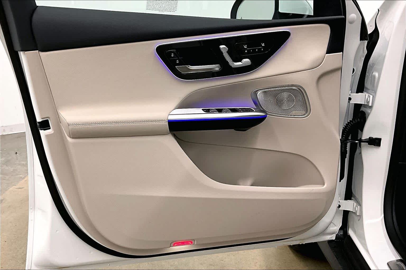 New 2026 Polar White Mercedes-Benz GLC 300 image 10