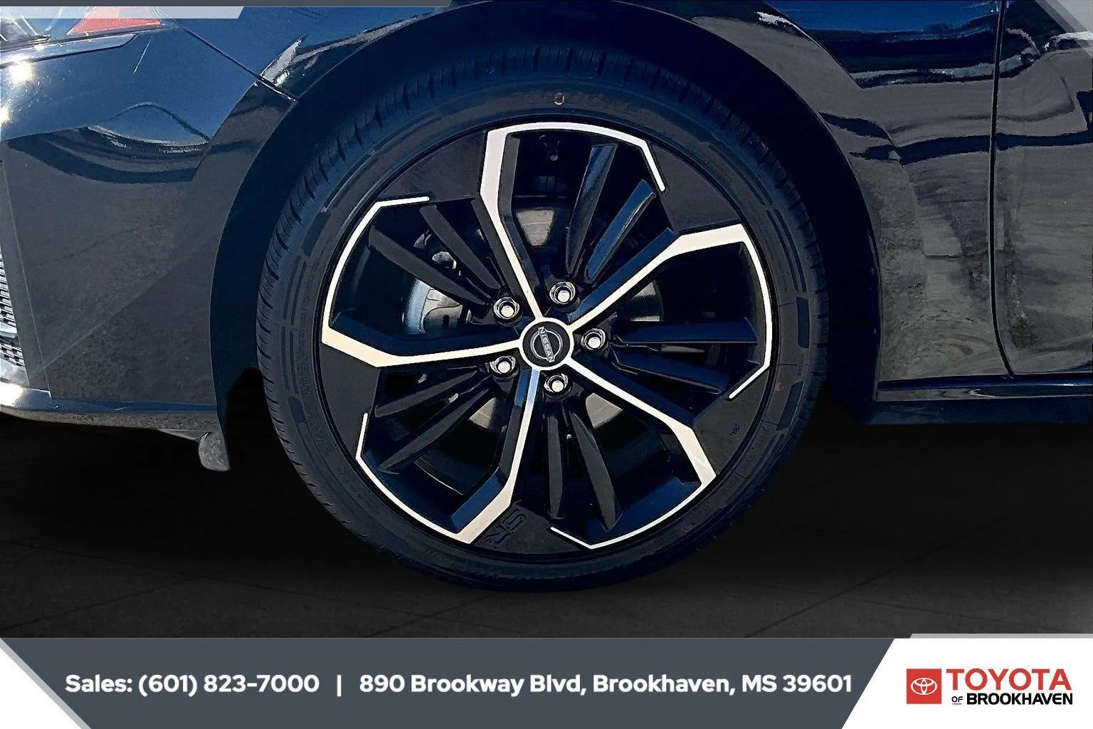 Used 2025 Super Black Nissan SR image 7