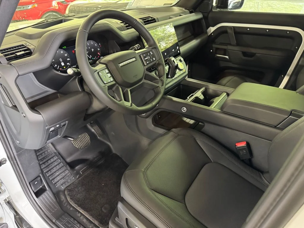 New 2026 Fuji White Land Rover X-Dynamic SE image 7