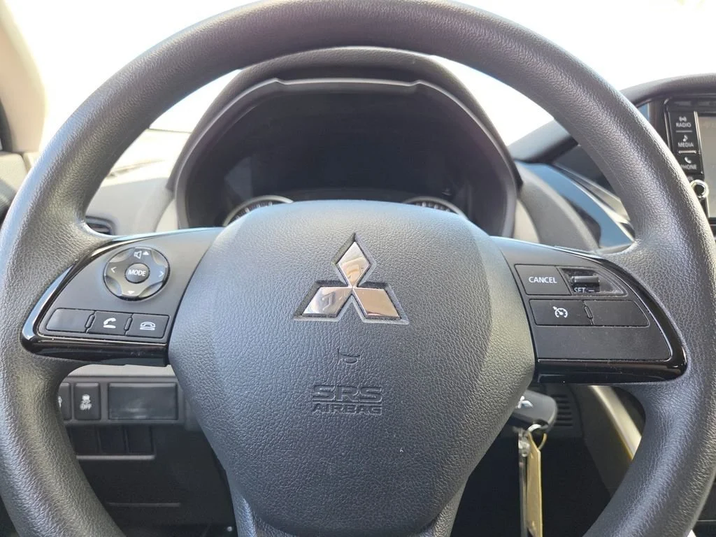 Used 2023 Diamond White Mitsubishi ES image 29