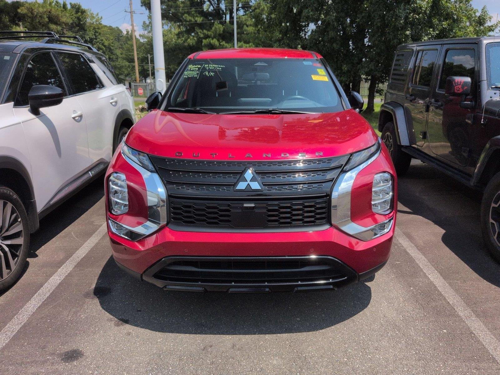 Used 2023 Red Diamond Mitsubishi SE Black Edition image 3