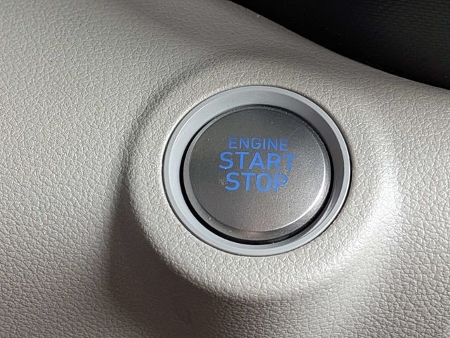 Used 2025 White Hyundai SEL image 29