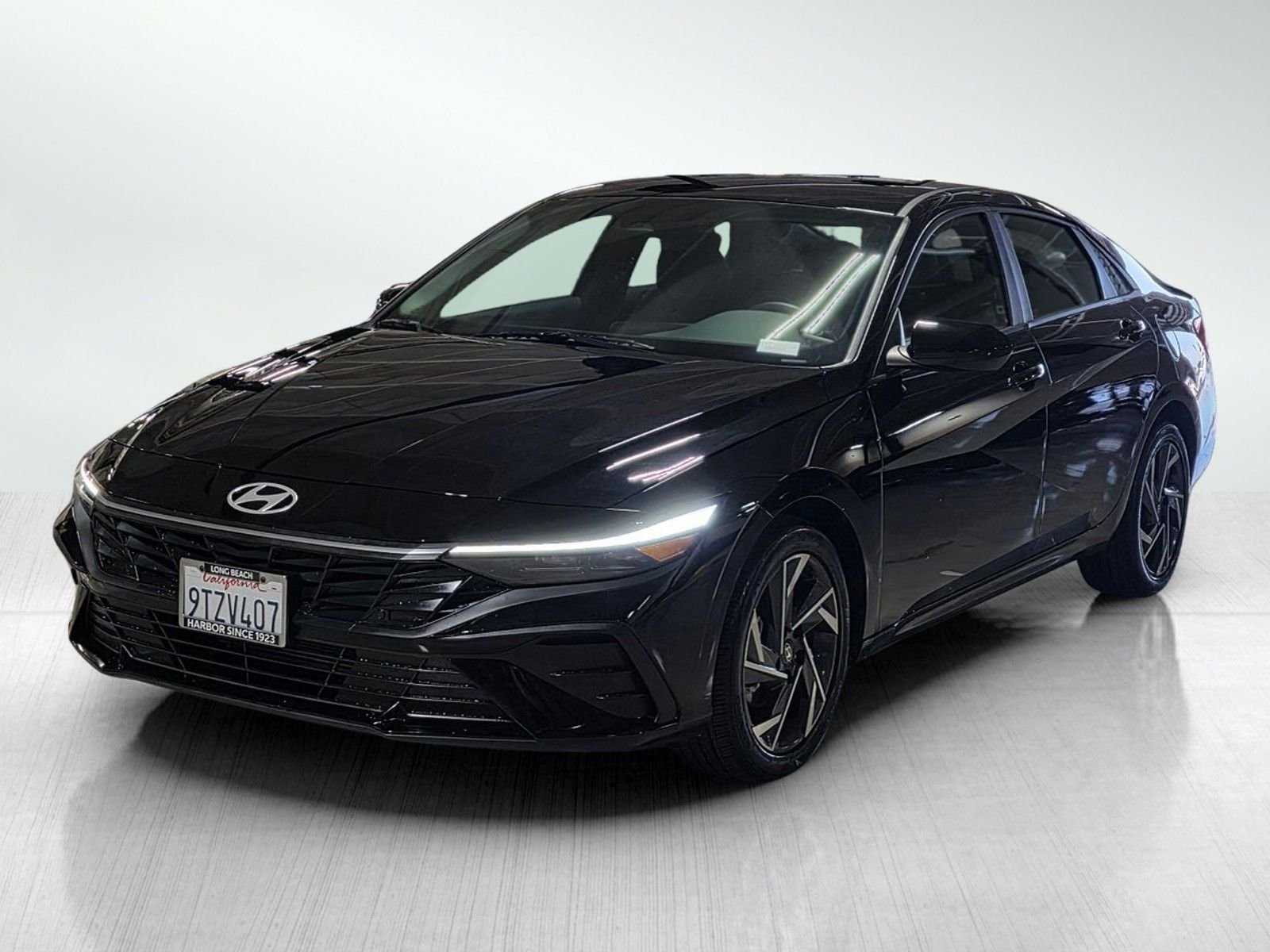 Used 2025 Abyss Black Hyundai SEL Sport image 3