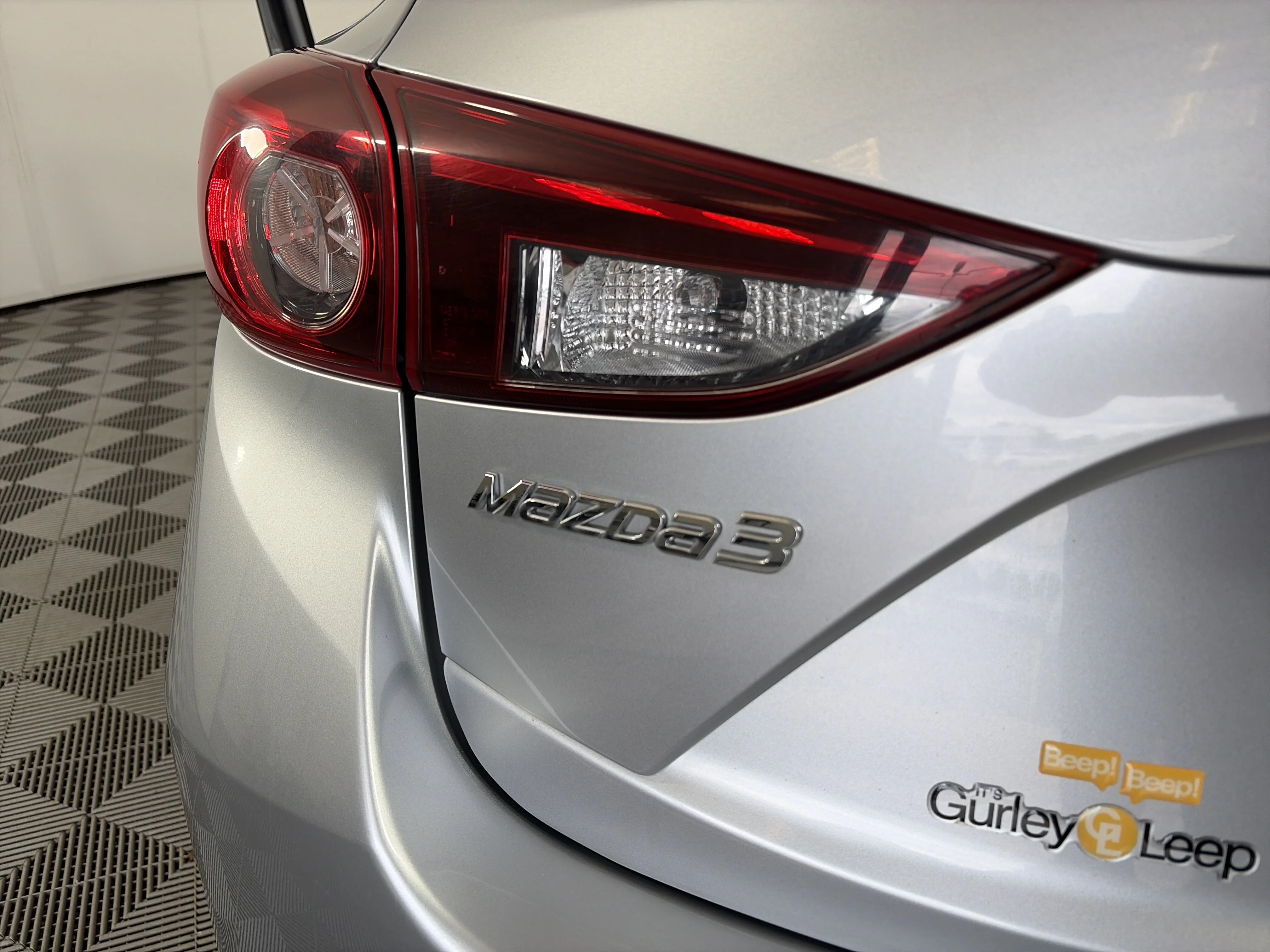 Used 2018 Sonic Silver Metallic Mazda Touring image 15