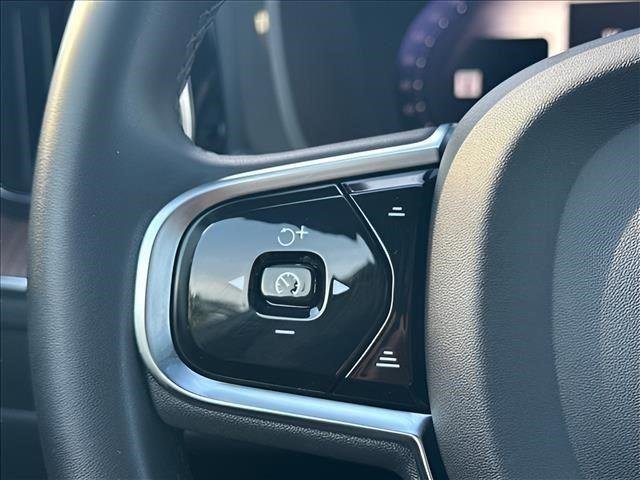 Used 2023  Volvo Plus Bright Theme image 21