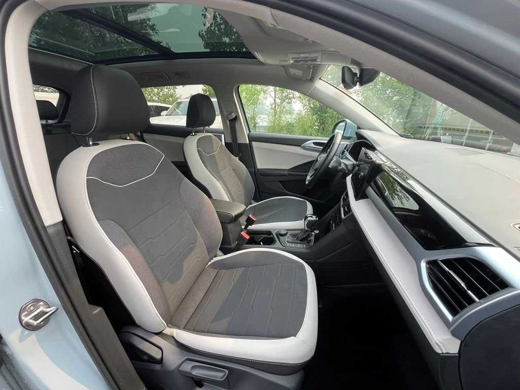 Used 2025 Gray Volkswagen 1.5T SE image 13