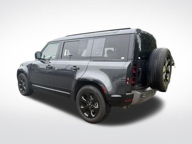 Used 2022 Gray Land Rover X-Dynamic HSE image 3