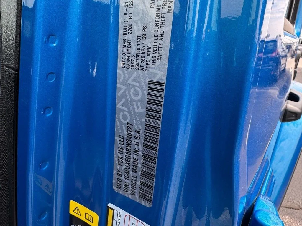 Used 2024 Blue Jeep Sahara image 25